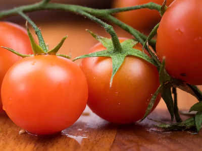 Tomato Rate: यूपी में टमाटर की कीमत में भारी गिरावट, जानिए लखनऊ में क्या रेट बिक रहा