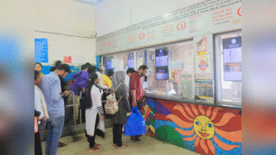 Mumbai News: 6 रुपये चेंज नहीं लौटाए, रेलवे टिकट बुकिंग क्लर्क को गंवानी पड़ी नौकरी... जानें पूरा मामला