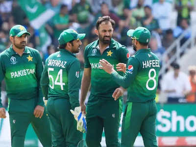 आशिया कप-वर्ल्डकपआधी पाकिस्तानच्या गोलंदाजाची निवृत्ती जाहीर, टीम इंडियासाठी ठरलेला डोकेदुखी