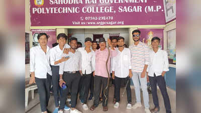 Sagar News: कॉलेज के स्टोर रूम में बैठा था सांप, सूचना मिलते ही छात्रों में मचा हड़कंप