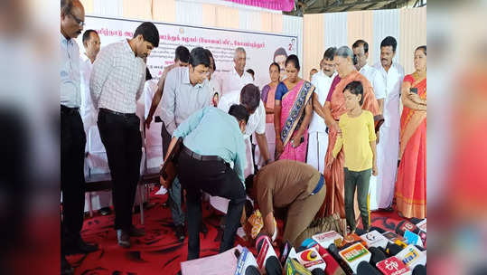 கோவையில் அமைச்சர் காலில் விழுந்த ஓட்டுநர்...சொன்னதை செய்த அமைச்சர்!