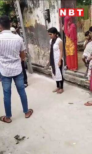 Hapur News: पंचायत का अनोखा फरमान, किशोरी ने छेड़खानी करने वाले को मारे 15 चप्‍पल, देखिए वीडियो