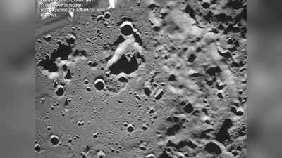 रूस के लूना-25 ने कक्षा से भेजी चंद्रमा की पहली तस्‍वीर, चांद पर नजर आया बड़ा सा रहस्‍यमय गड्ढा