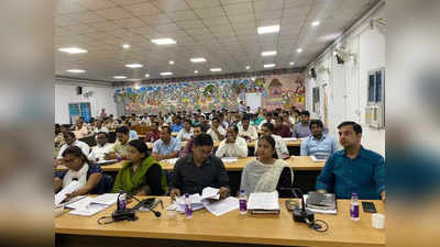 Bihar Teacher Bharti Exam 2023: एक बेंच पर दो परीक्षार्थी... 3 फीट होगी दूरी, जानें शिक्षक बहाली से जुड़ी बड़ी बातें