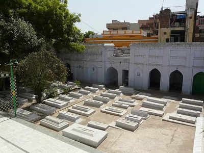 दिल्‍ली में खास किन्नरों के लिए बनाई गई है ये अनोखी जगह, कुतुब मीनार के पास जा सकते हैं देखने