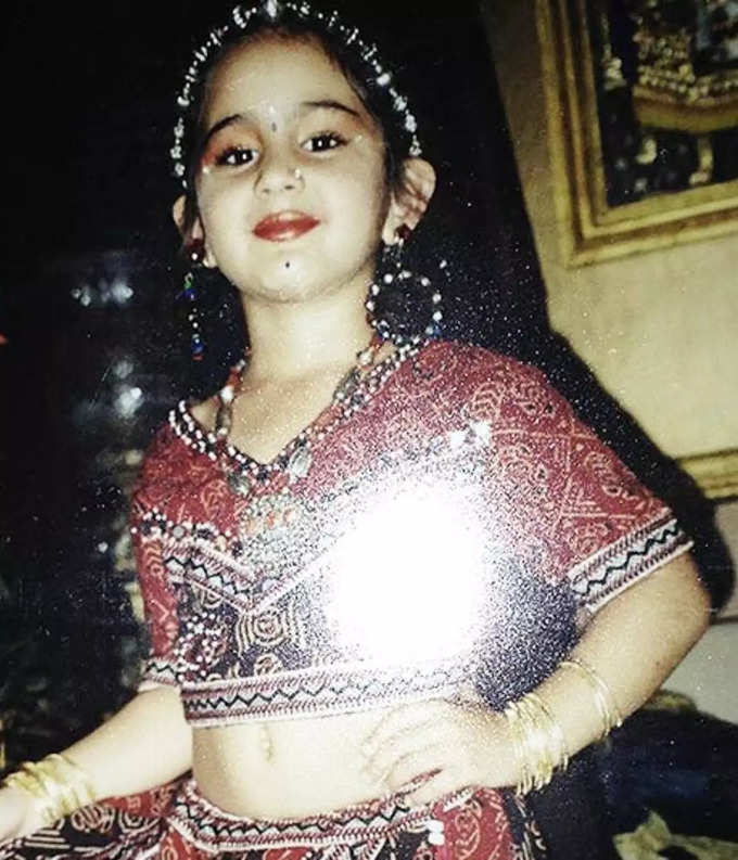 sara ali khan childhood photo