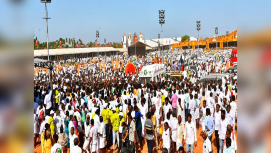 வெற்றிகரமாக மாநாட்டை நடத்தி வரும் எடப்பாடி பழனிச்சாமி; அதிமுக தொண்டர்களின் வெள்ளத்தில் மிதக்கும் மதுரை!