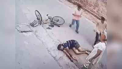 Agra में साइकिल से आ रहे युवक को सांड ने उठाकर पटक दिया, 4 दिन से है बेहोश
