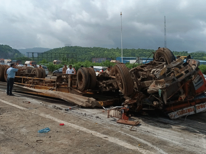 Mumbai-Pune Expressway Accident