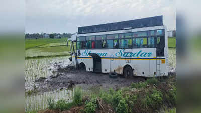 టైరు పేలి పొలంలోకి దూసుకెళ్లిన ప్రైవేటు బస్సు.. ఇద్దరు మృతి, ఒకరి పరిస్థితి విషమం