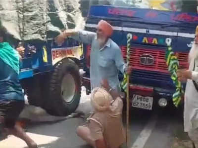 Punjab News: किसान को ट्रैक्‍टर से कुचला, पुलिसकर्मियों पर लाठियों से हमला, पंजाब के संगरूर में ये क्‍या हो रहा?