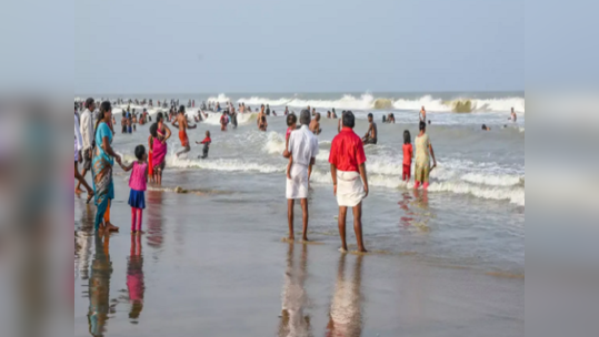 நாகை-மாவட்ட நிர்வாகம் சொன்ன ஷாக் நியூஸ்; வேளாங்கண்ணி கடற்கரையில் சுற்றுலா பயணிகள் குளிக்க தடை!