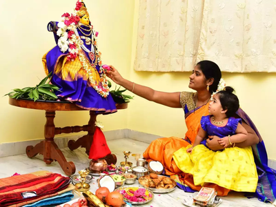 Varalakshmi Vratham 2023: ವರಮಹಾಲಕ್ಷ್ಮಿಗೆ ಸರಳವಾಗಿ ಕಳಶ ಅಲಂಕಾರ ಮಾಡುವ ವಿಧಾನ..!