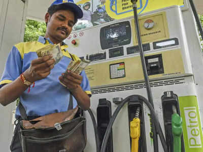 Petrol Diesel Price Today: फिर सस्ता हुआ क्रूड ऑयल, आपके शहर में आज क्या है पेट्रोल-डीजल का भाव