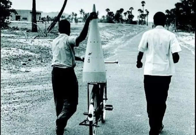 भारत का पहला रॉकेट लॉन्‍च