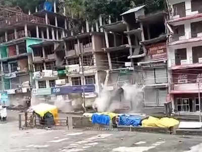 Himachal Kullu Video: एक के बाद एक ताश के पत्तों की तरह ढह गई 4 इमारतें, हिमाचल के कुल्लू का ये वीडियो डरा रहा