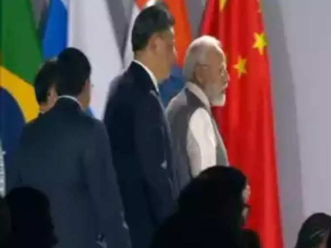 PM Modi was seen explaining something to Jinping