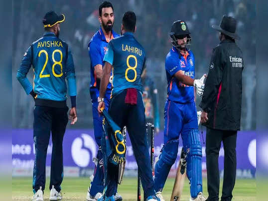 Asia Cup से पहले श्रीलंका को करारा झटका, चमीरा-हसरंगा चोटिल, परेरा-फर्नांडो कोविड पॉजिटिव निकले 