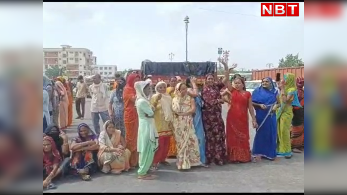 कोटा में महिलाओं  ने पानी की मांग को लेकर मचाया गजब का गदर, की सड़क जाम