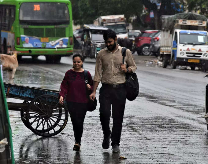 बारिश को तरस रही दिल्‍ली, अगस्‍त अब यूं ही जाएगा
