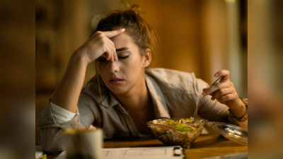 Food Coma Symptoms: खाना खाने के बाद कोमा में जा सकते हैं आप, 5 लक्षण दिखते ही भागें डॉक्टर पास