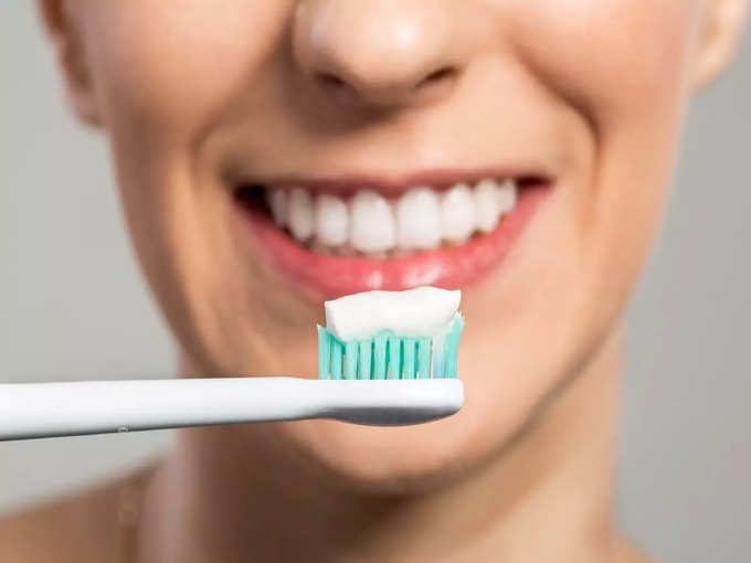 घर में ऐसे बनाएं दांतों का टूथपेस्ट