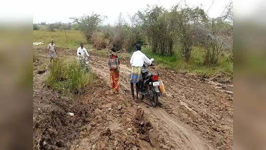 உத்திரமேரூர் அருகே சேரும் சகதியுமான சாலை:  வாகன ஓட்டிகள் கடும் சிரமம்!