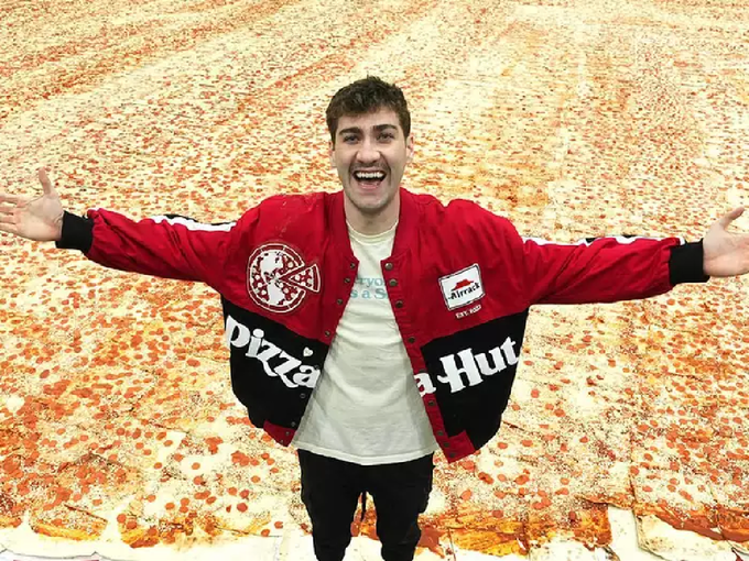 हा पिझ्झा किती मोठा आहे?