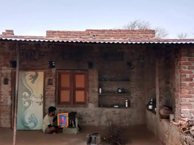 समाधि के लिए नहीं नसीब हुई श्मशान