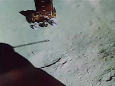 ચંદામામાના ખોળામાં રમી રહ્યું છે પ્રજ્ઞાન: ISROએ શેર કર્યો Chandrayaan-3ના રોવરનો વિડીયો