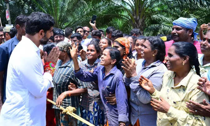 నారా లోకేష్ పాదయాత్రలో నారా, నందమూరి ఫ్యామిలీల సందడి