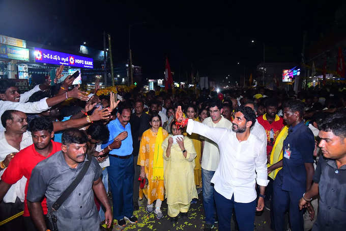 నారా లోకేష్ పాదయాత్రలో నారా, నందమూరి ఫ్యామిలీల సందడి