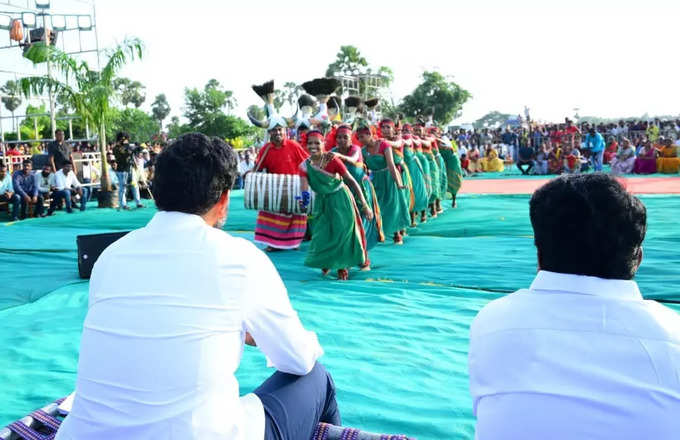 నారా లోకేష్ పాదయాత్రలో నారా, నందమూరి ఫ్యామిలీల సందడి