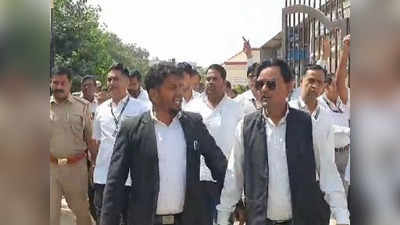 UP News: हापुड़ विवाद में आज जांच करने पहुंचेगी एसआईटी टीम, वकीलों के खिलाफ दर्ज हुईं दो FIR