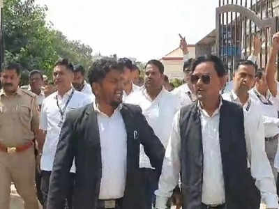 UP News: हापुड़ विवाद में आज जांच करने पहुंचेगी एसआईटी टीम, वकीलों के खिलाफ दर्ज हुईं दो FIR