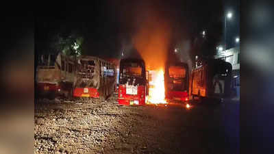 लाठीचार्जने वातावरण चिघळलं: मराठा आंदोलनकर्त्यांनी ४ बसेस जाळून टाकल्या, अनेक ठिकाणी पडसाद