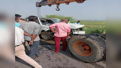 Balrampur News: तेज रफ्तार कार सड़क किनारे खाई में गिरी, एक की मौत, साथी बच निकला