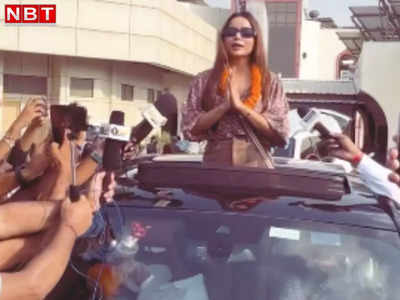 Manisha Rani: BB OTT 2 से निकलकर पहली बार बिहार पहुंचीं मनीषा रानी, पटना एयरपोर्ट पर ढोल-नगाड़ों से हुआ स्वागत