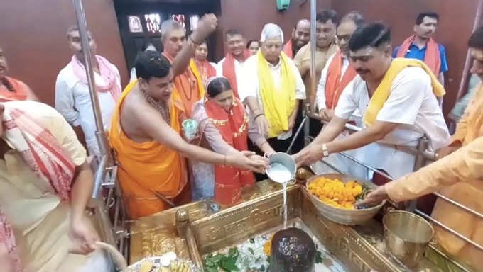 वैशाली: हरिहरनाथ मंदिर में लालू यादव और राबड़ी देवी ने की पूजा