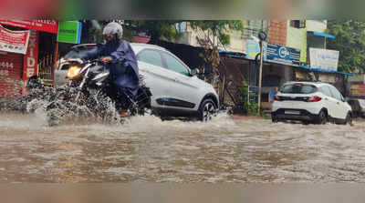 హైదరాబాద్‌లో వర్ష బీభత్సం.. చెరువులను తలపిస్తోన్న రహదారులు 