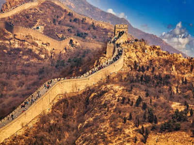 यहां है दुनिया की सबसे बड़ी दीवार, जिसकी चौड़ाई पर चल सकती है पूरी एक गाड़ी…भारत का पडोसी देश कहते हैं इसे