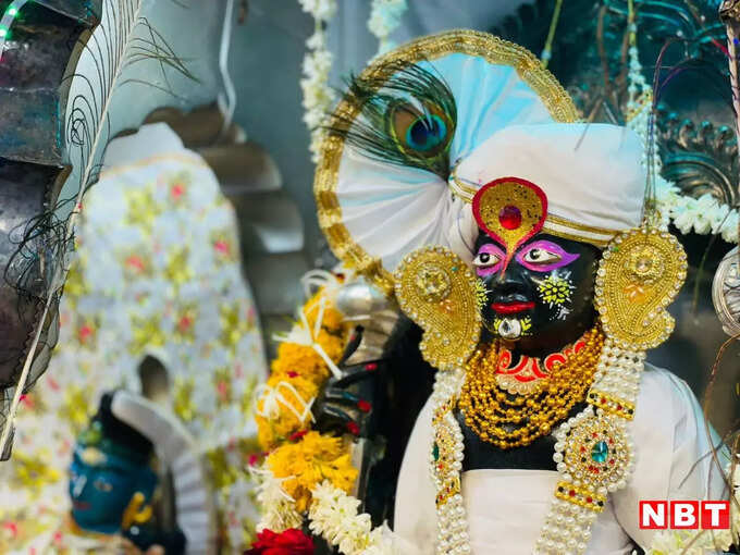 रात से ही चल रहे दर्शन रात से ही चल रहे दर्शन