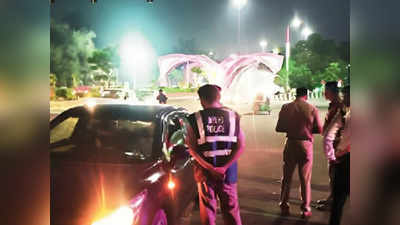 Noida News: सड़कों पर चप्पे-चप्पे पर पुलिस की चौकसी, नोएडा से दिल्ली जाना है तो मेट्रो है बेस्ट ऑप्शन