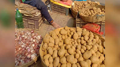 Kolkata Market Price: আলুর দামে স্বস্তি মধ্যবিত্তের! শুক্রবারে সস্তায় কিনবেন কী কী?