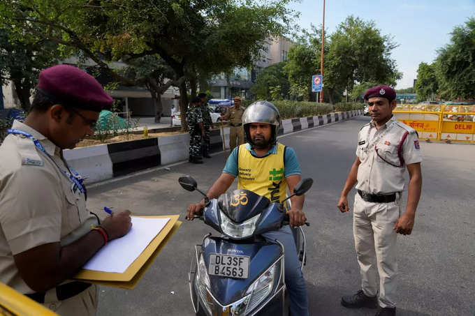 बिना इजाजत घूमते मिले तो...