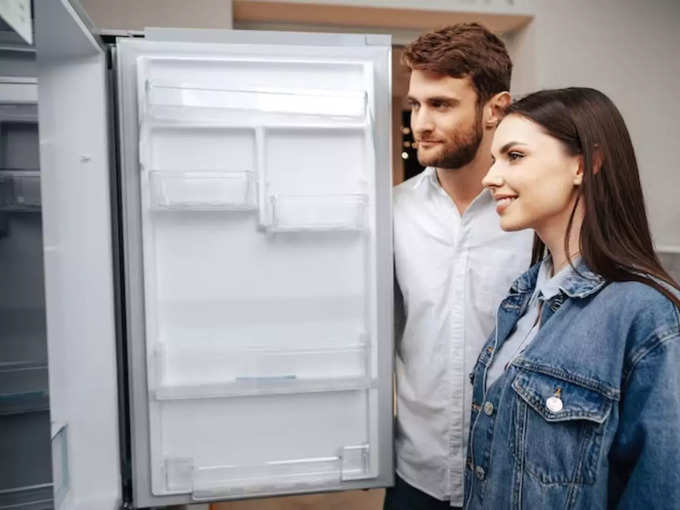 Is it necessary to turn off the fridge before going on vacation?