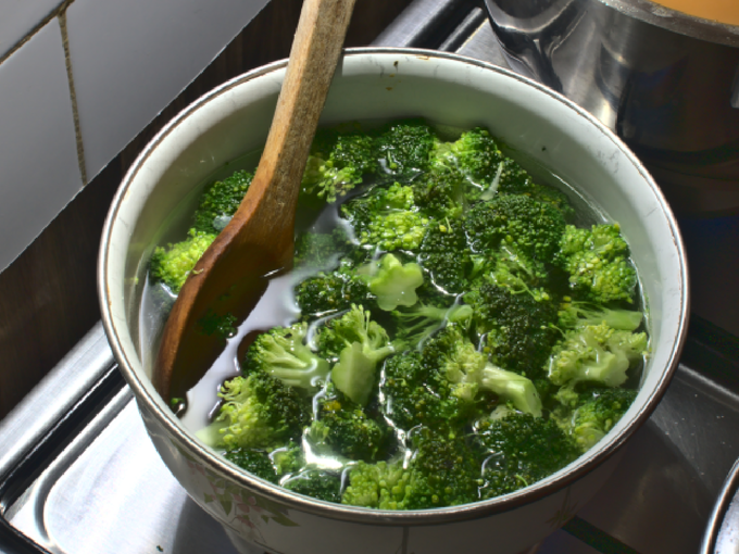 broccoli vegetable boiling