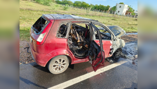 கரூர் - மதுரை தேசிய நெடுஞ்சாலை; பற்றி எரிந்த காரால் பரபரப்பு!