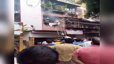 मुंबई के अंधेरी इलाके के पांच मंजिला इमारत में लगी भीषण आग, दमकल ने दो नवजात समेत 33 लोगों को सुरक्षित निकाला