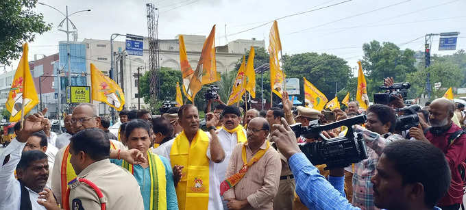 చంద్రబాబు అరెస్టుకు నిరసనగా హైదరాబాద్‌లో ఆందోళనలు